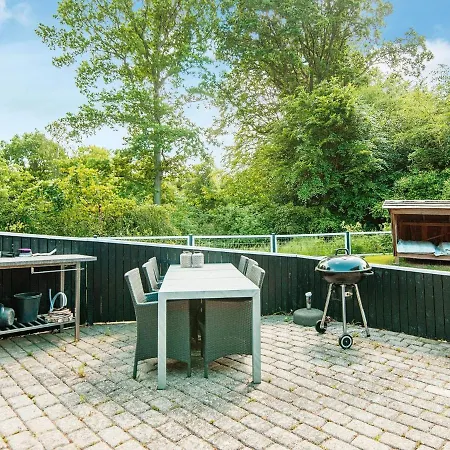 8 Person In Glesborg Holiday home