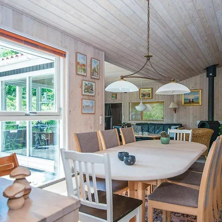 8 Person In Glesborg Holiday home
