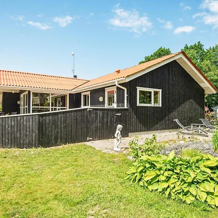 8 Person In Glesborg * Fjellerup Strand